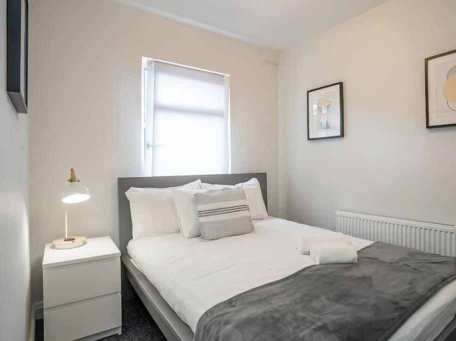 Cozy Townhouse, Walking Distance To Belfast City Экстерьер фото