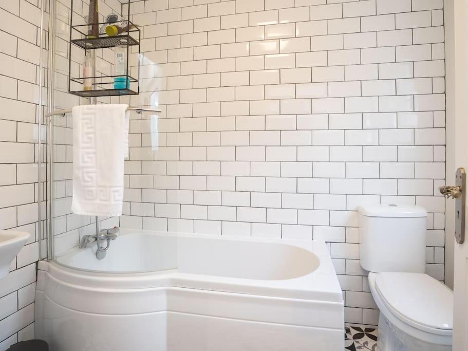 Cozy Townhouse, Walking Distance To Belfast City Экстерьер фото